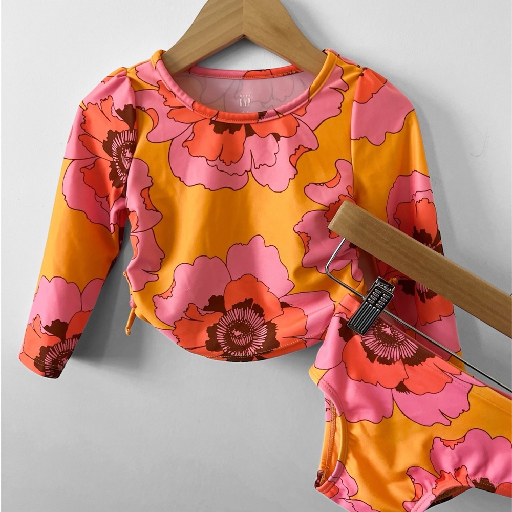 GAP retro floral rashguard